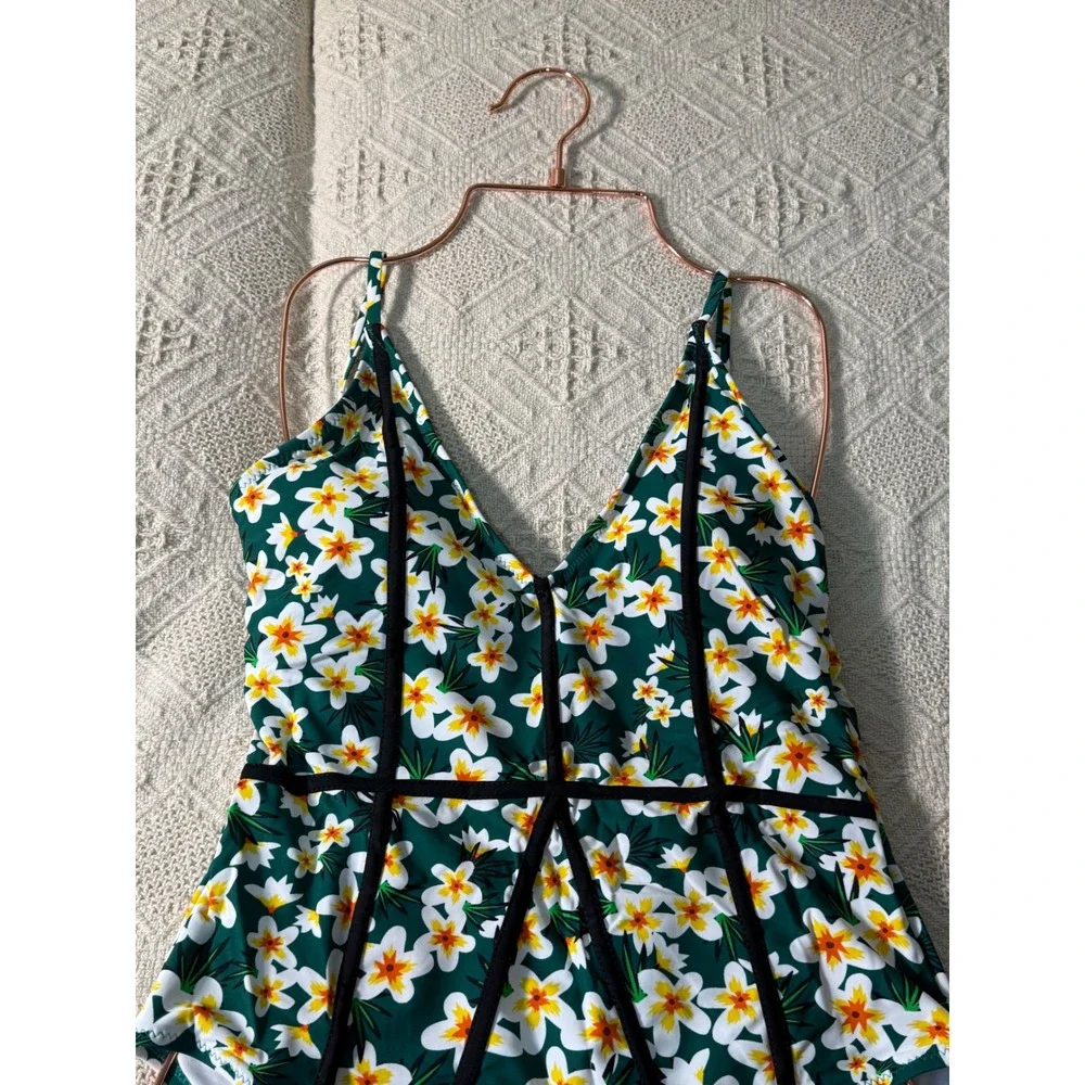 Cupshe Green Daisy Cutout OnePiece Swimsuit Sexy Backless Floral Beach‎ Bodysuit